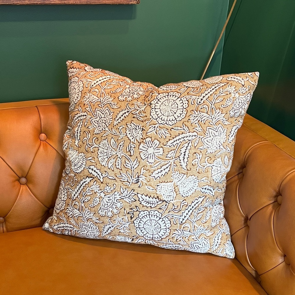 Pottery Barn Floral textured linen pillow cover NWOT
